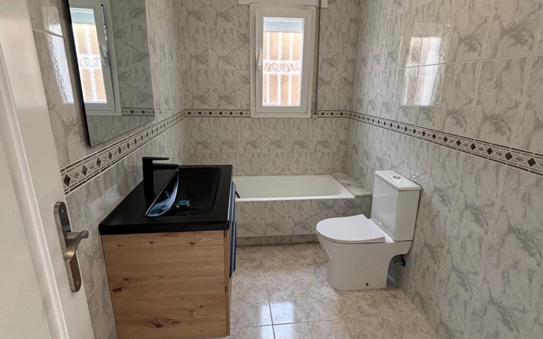 Вилла в Сьюдад Кесада 125 кв.м у моря с бассейном