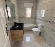 Вилла в Сьюдад Кесада 125 кв.м у моря с бассейном