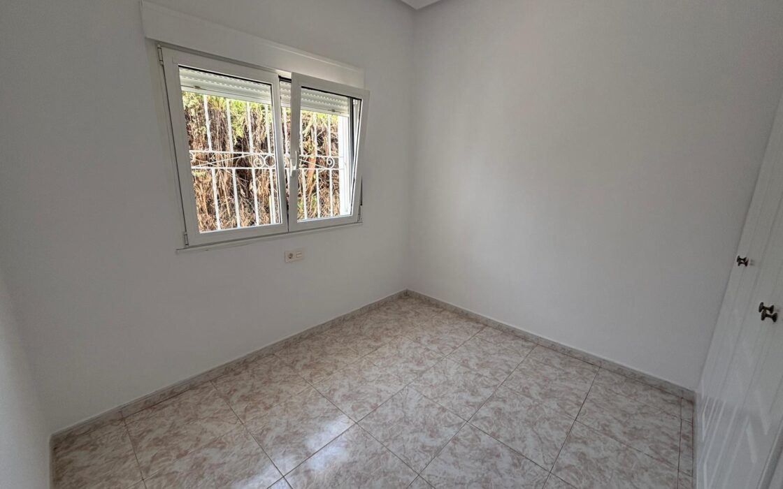 Вилла в Сьюдад Кесада 125 кв.м у моря с бассейном