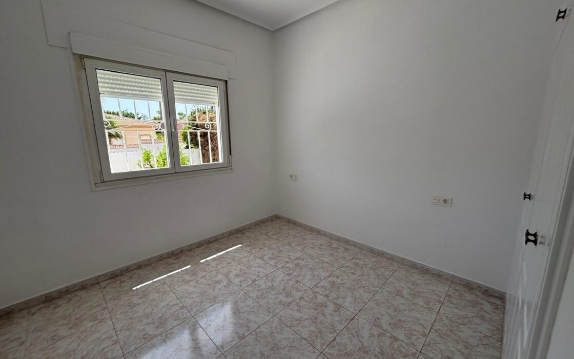 Вилла в Сьюдад Кесада 125 кв.м у моря с бассейном