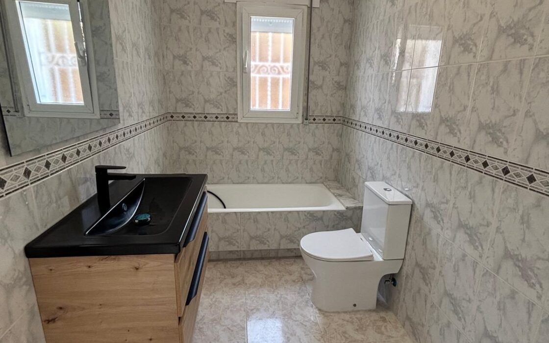 Вилла в Сьюдад Кесада 125 кв.м у моря с бассейном