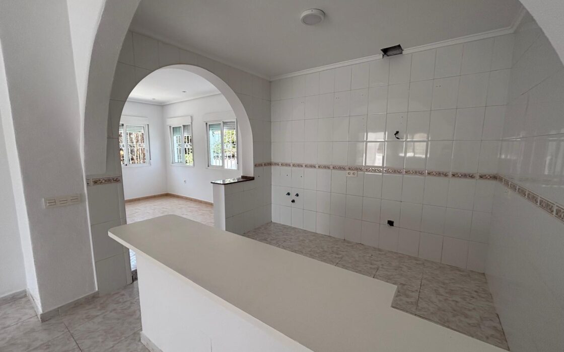 Вилла в Сьюдад Кесада 125 кв.м у моря с бассейном