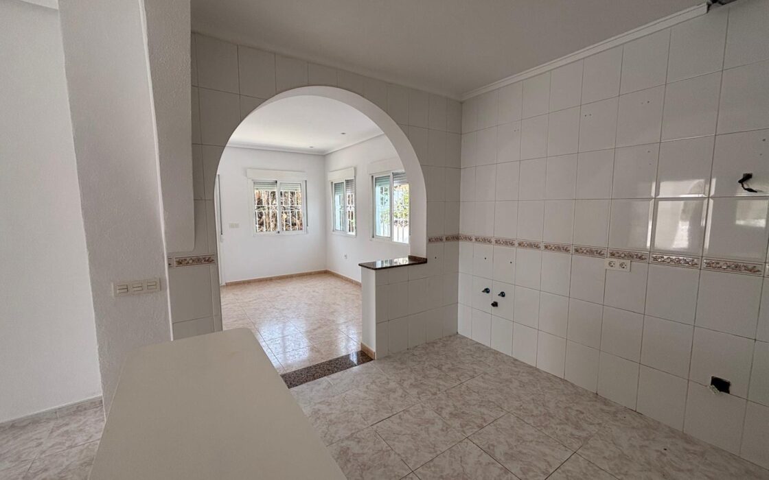 Вилла в Сьюдад Кесада 125 кв.м у моря с бассейном