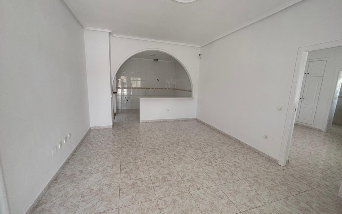 Вилла в Сьюдад Кесада 125 кв.м у моря с бассейном