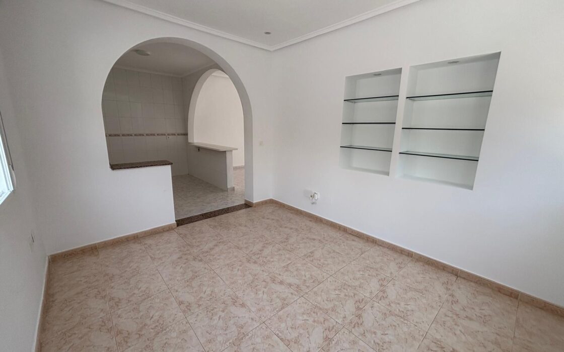 Вилла в Сьюдад Кесада 125 кв.м у моря с бассейном