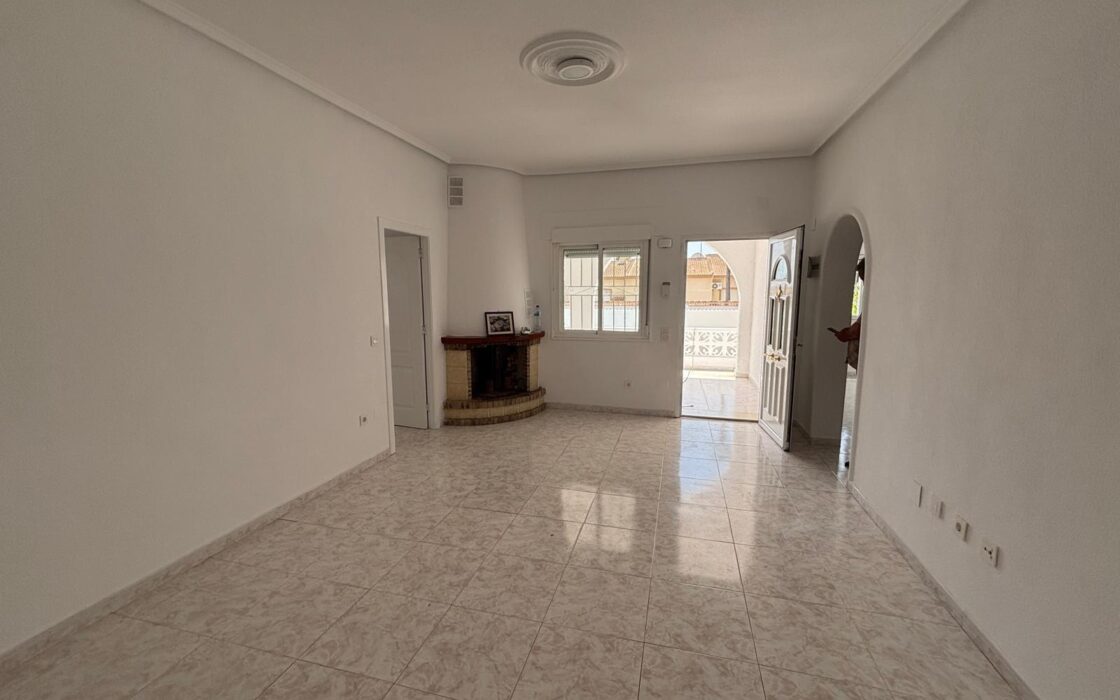 Вилла в Сьюдад Кесада 125 кв.м у моря с бассейном