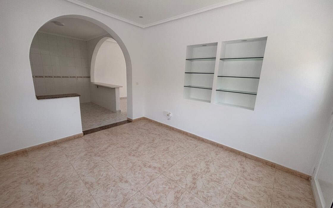 Вилла в Сьюдад Кесада 125 кв.м у моря с бассейном