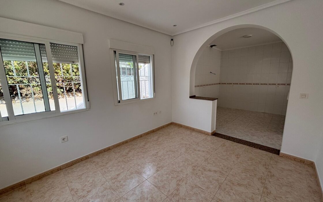 Вилла в Сьюдад Кесада 125 кв.м у моря с бассейном