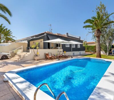 Вілла в Торрев’єсі 212 кв.м біля моря з приватним басейном