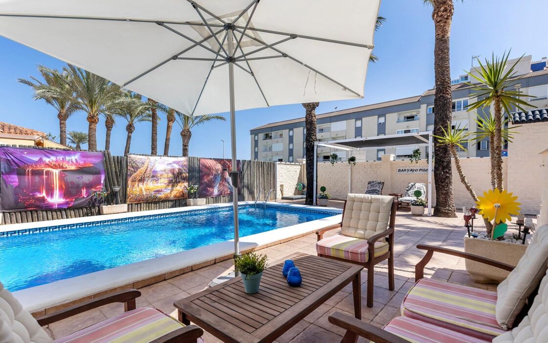 Вилла в Торревьехе 212 кв.м у моря с частным бассейном