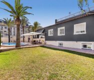 Вилла в Торревьехе 212 кв.м у моря с частным бассейном