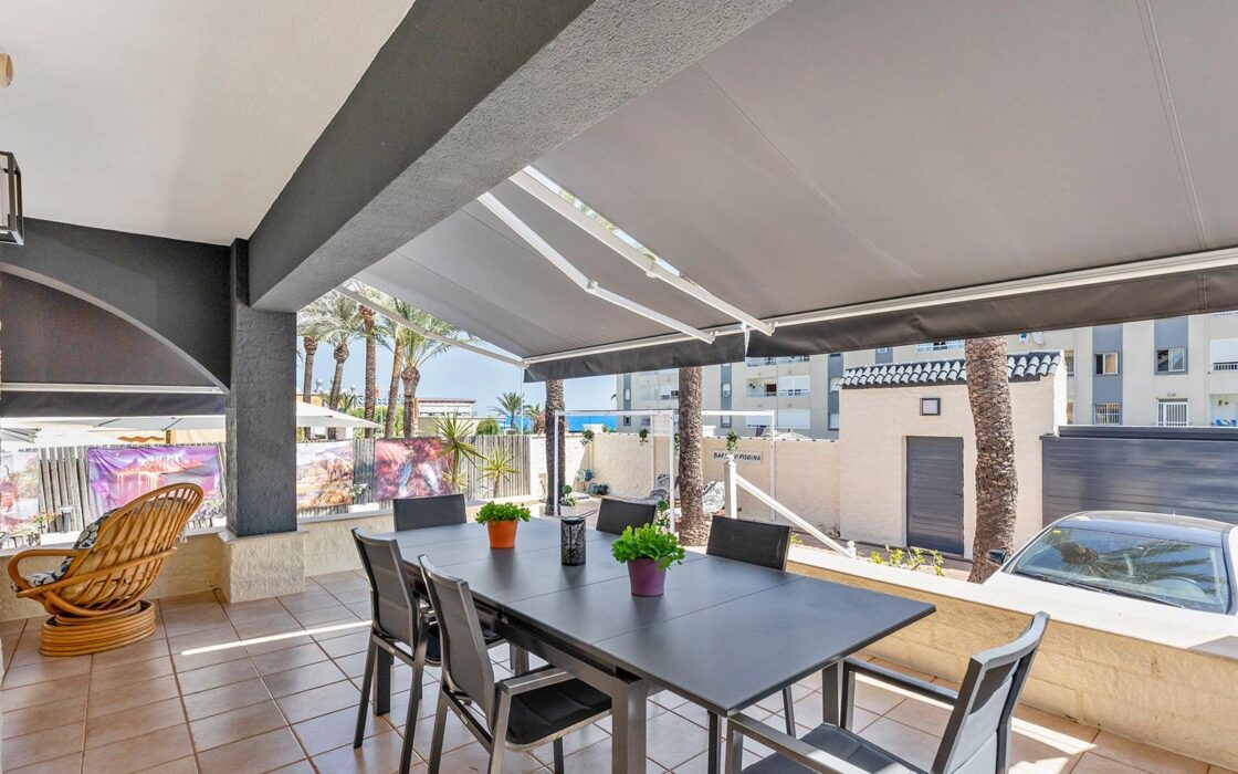 Вилла в Торревьехе 212 кв.м у моря с частным бассейном