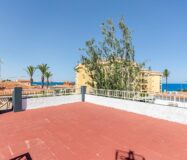 Вилла в Торревьехе 212 кв.м у моря с частным бассейном