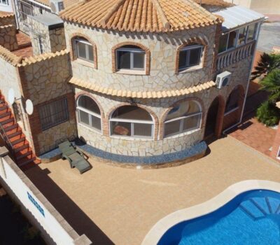 Вилла в Ориуэла Коста 79 кв.м, 4 спальни, 2.5 км до моря