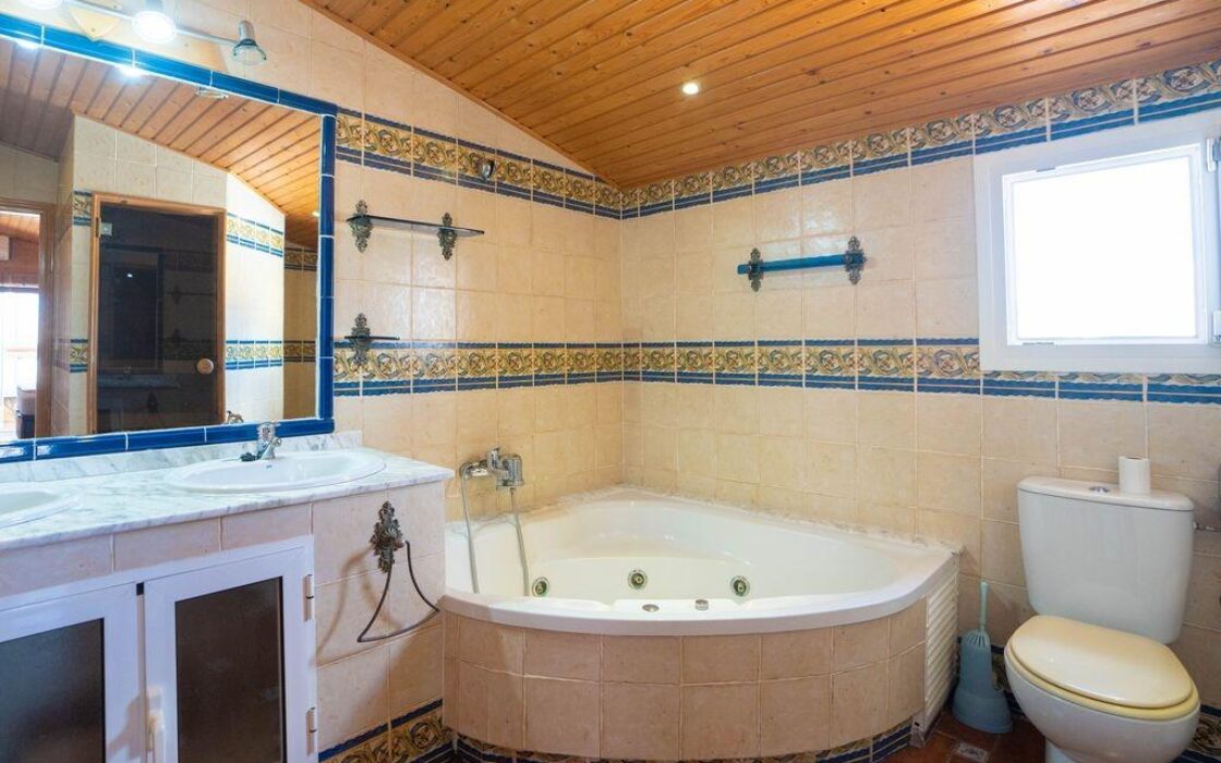 Вилла в Ориуэла Коста 79 кв.м, 4 спальни, 2.5 км до моря