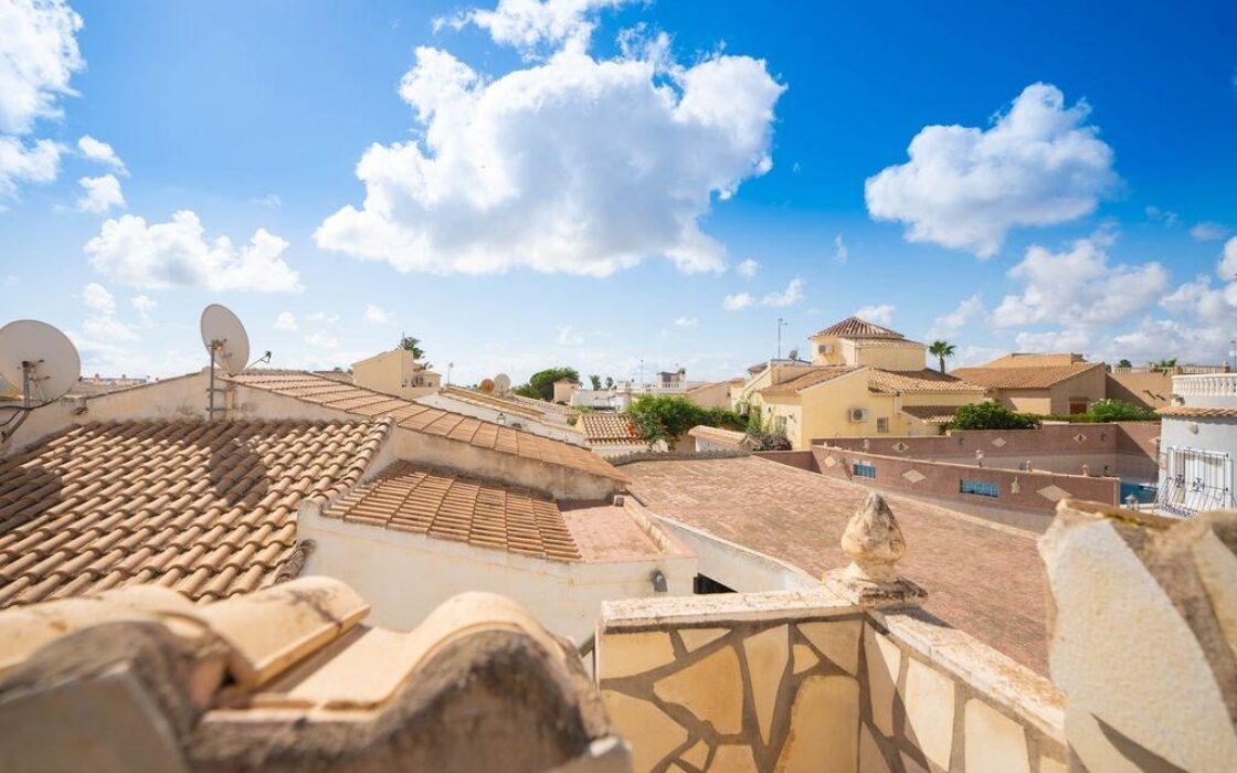 Вилла в Ориуэла Коста 79 кв.м, 4 спальни, 2.5 км до моря