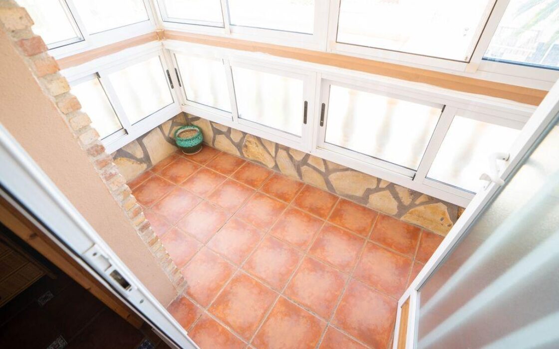 Вилла в Ориуэла Коста 79 кв.м, 4 спальни, 2.5 км до моря