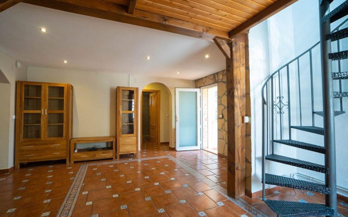 Вилла в Ориуэла Коста 79 кв.м, 4 спальни, 2.5 км до моря