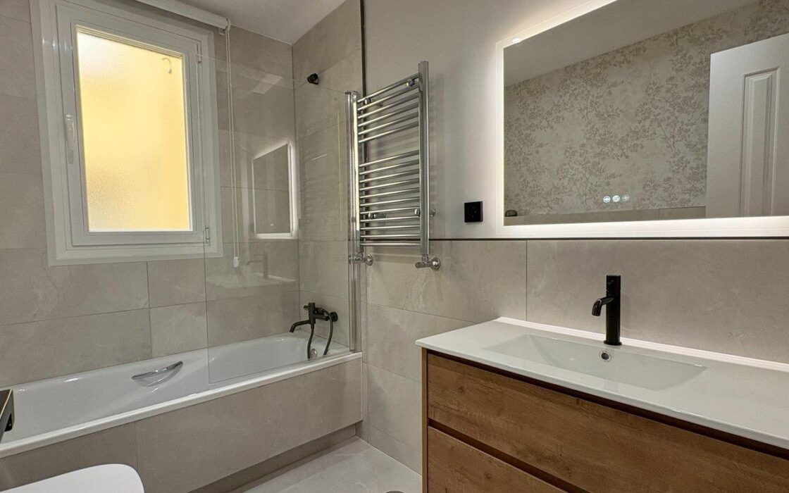 Апартаменты 111 кв.м в Madrid, 3 комнаты, лифт