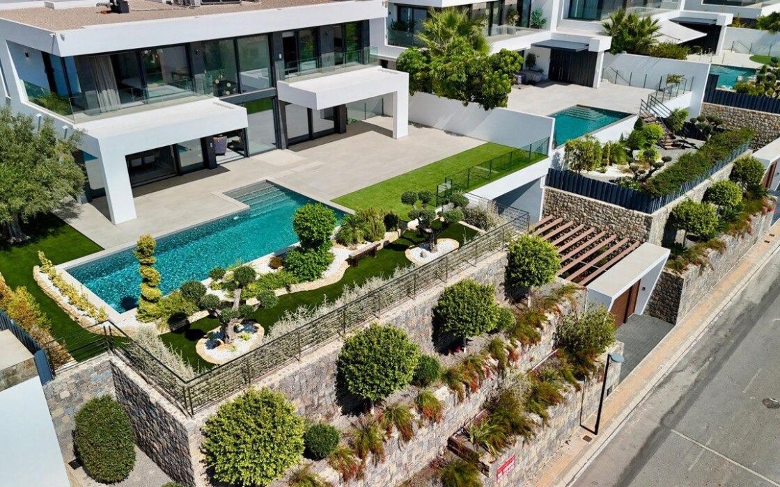 Розкішна вілла в Фенистрата 998 кв.м з панорамним видом