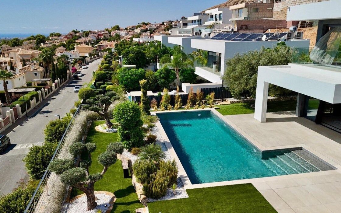 Розкішна вілла в Фенистрата 998 кв.м з панорамним видом