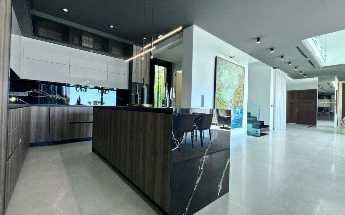 Розкішна вілла в Фенистрата 998 кв.м з панорамним видом