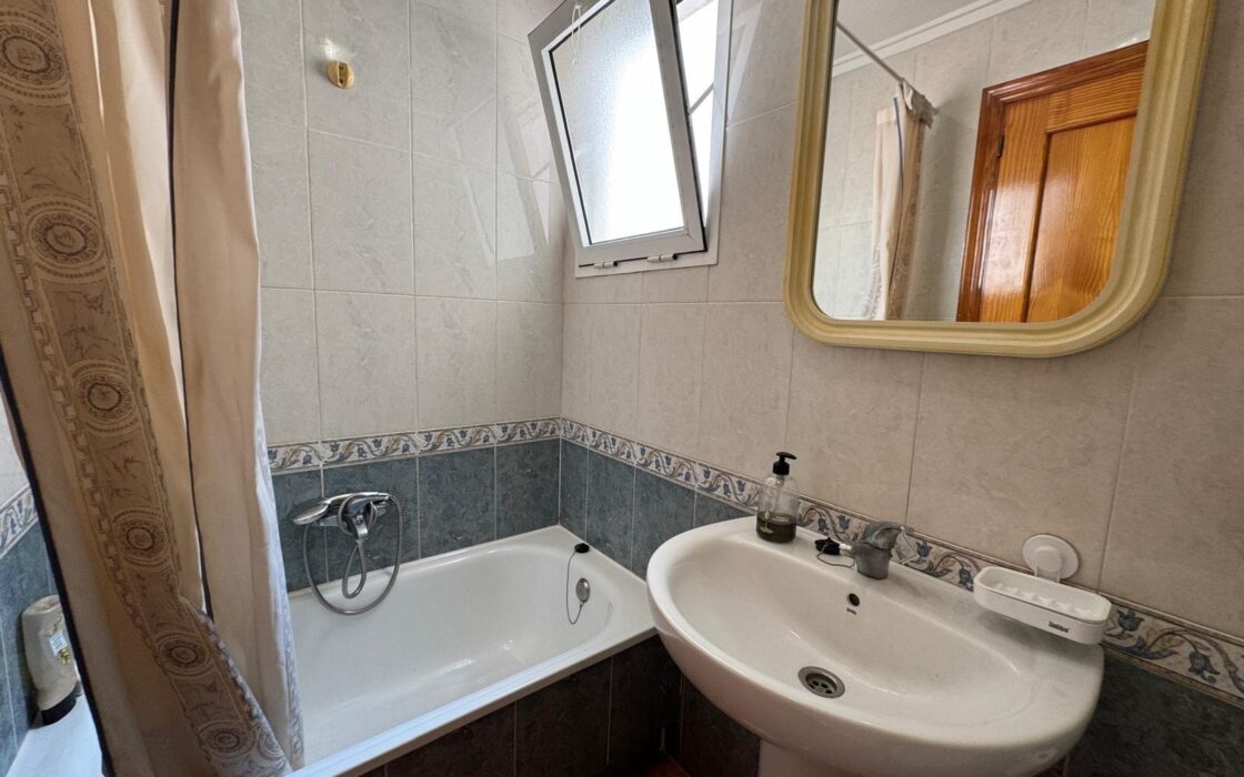 Апартаменты у пляжа Дэль Кура, 55 кв.м, 2 спальни, бассейн