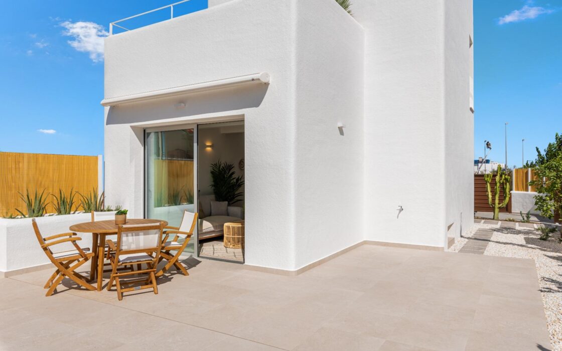 Вілла в Лос-Алькасарес, 4 кімнати, 1 км до моря