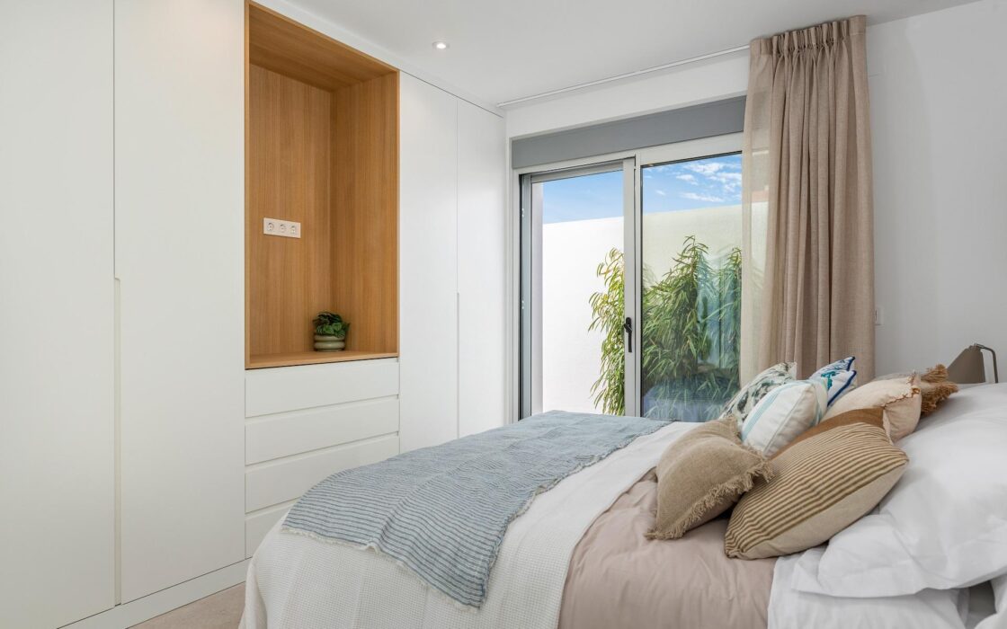 Простора вілла в Los Alcázares з видом на море 115 кв.м