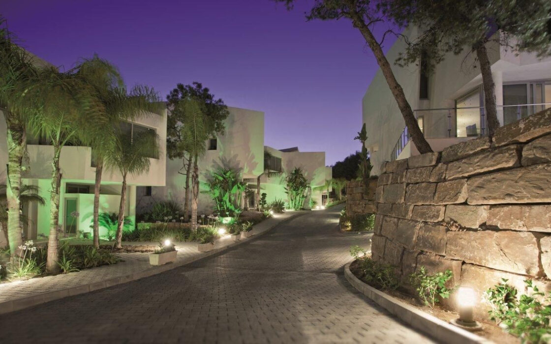 Таунхаус в Сьерра-Бланке 204 кв.м с террасой и мебелью