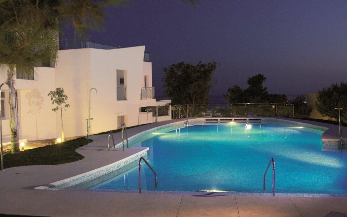 Таунхаус в Сьерра-Бланке 204 кв.м с террасой и мебелью