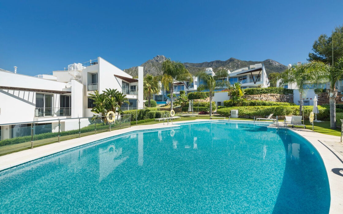 Таунхаус в Сьерра-Бланке 204 кв.м с террасой и мебелью