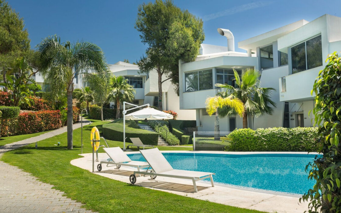 Таунхаус в Сьерра-Бланке 204 кв.м с террасой и мебелью