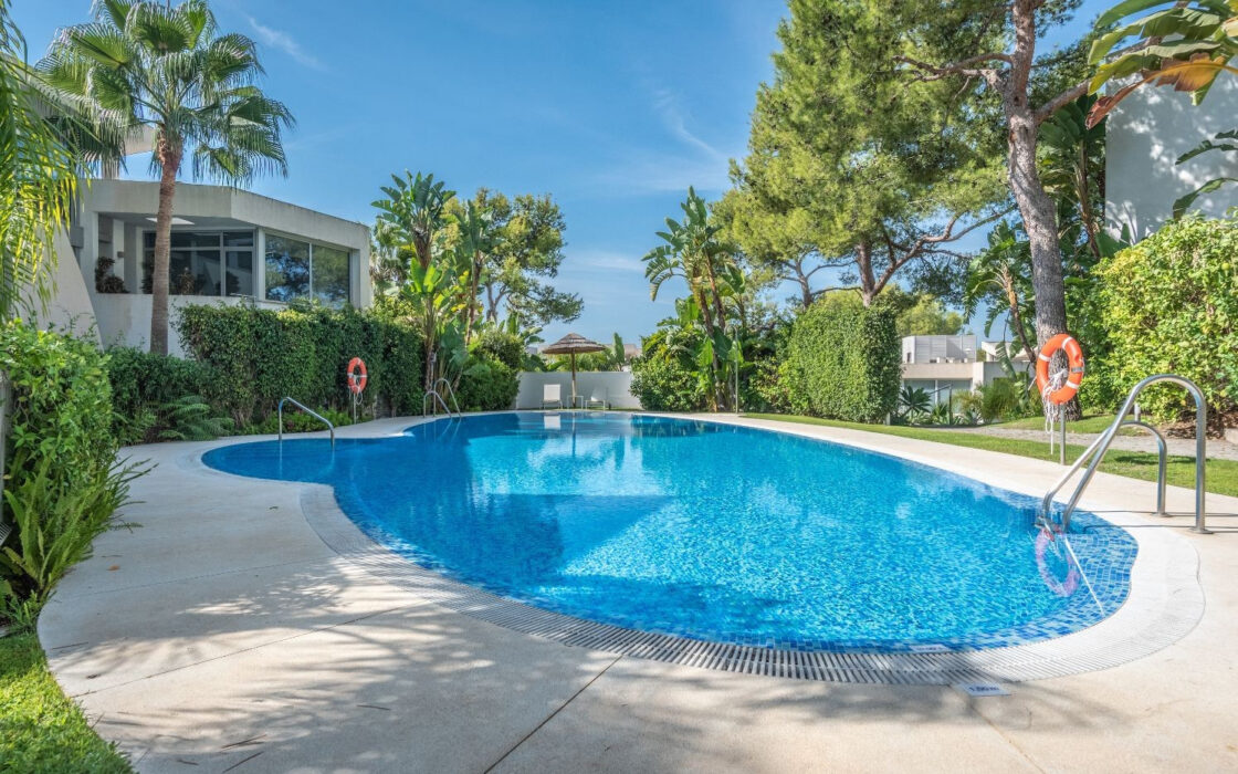 Таунхаус в Сьерра-Бланке 204 кв.м с террасой и мебелью