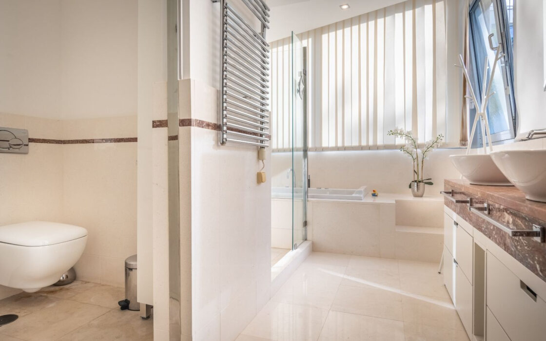 Таунхаус в Сьерра-Бланке 204 кв.м с террасой и мебелью