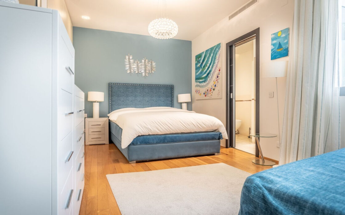 Таунхаус в Сьерра-Бланке 204 кв.м с террасой и мебелью