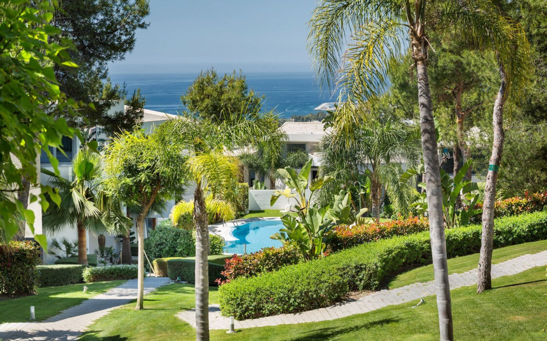 Таунхаус в Сьерра-Бланке 204 кв.м с террасой и мебелью