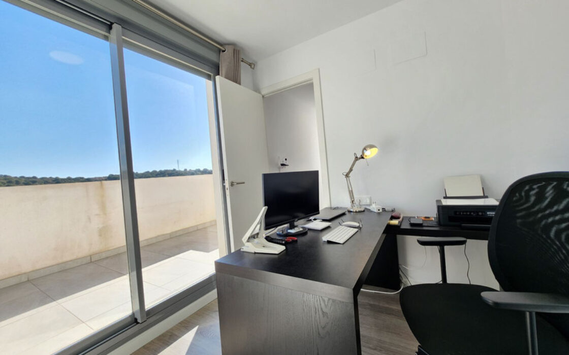 Дуплекс-пентхаус в Эстепоне 177 кв.м с террасой у моря