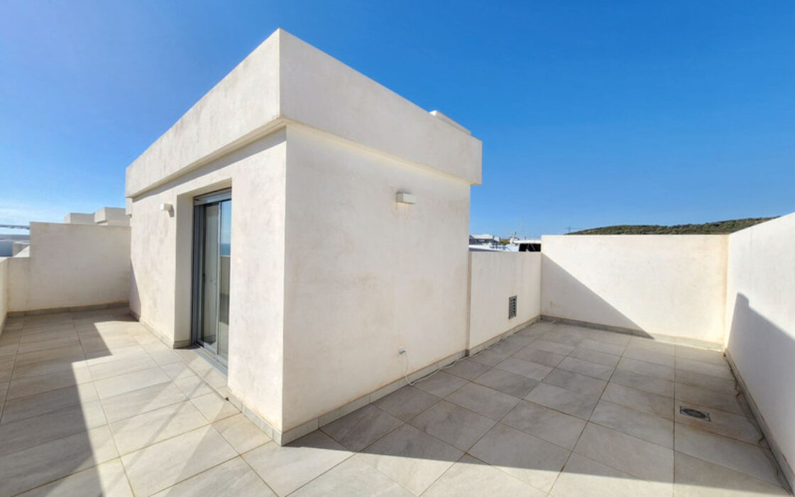 Дуплекс-пентхаус в Эстепоне 177 кв.м с террасой у моря