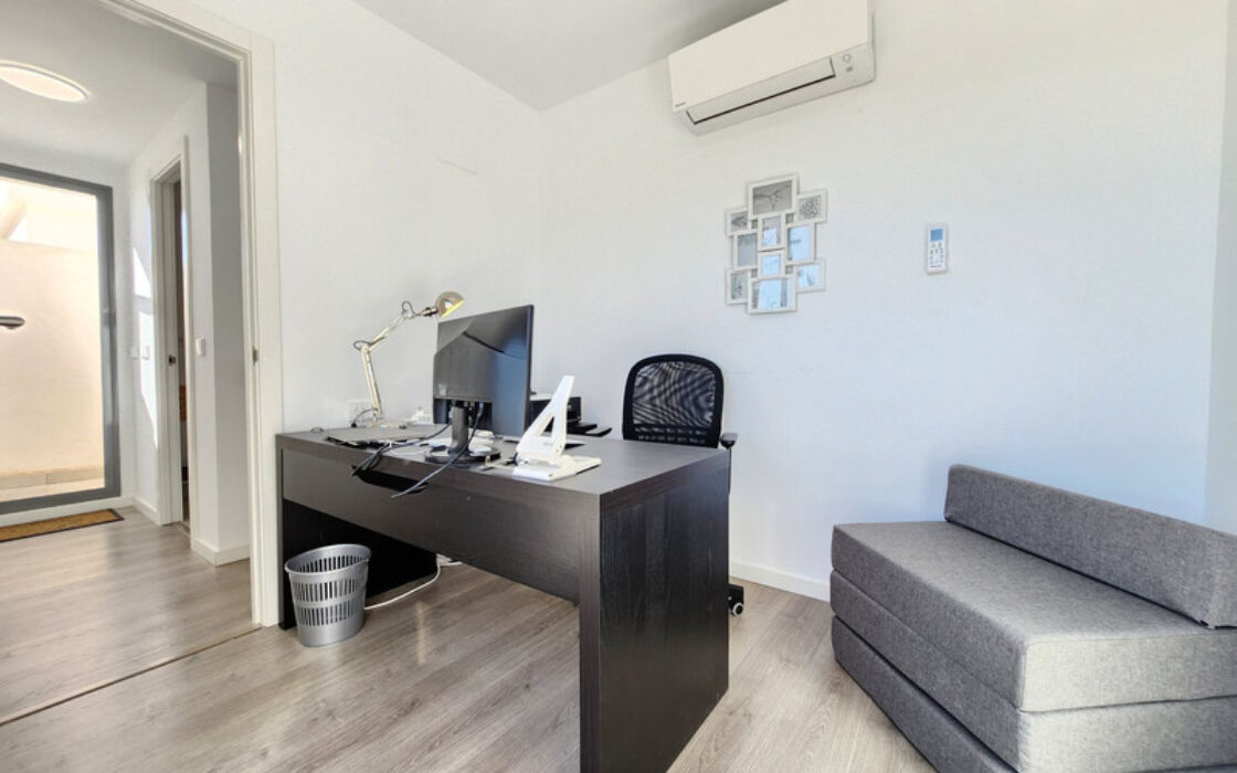 Дуплекс-пентхаус в Эстепоне 177 кв.м с террасой у моря