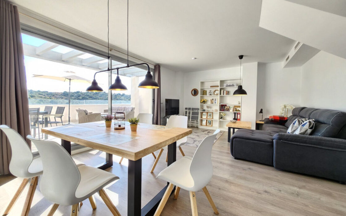 Дуплекс-пентхаус в Эстепоне 177 кв.м с террасой у моря