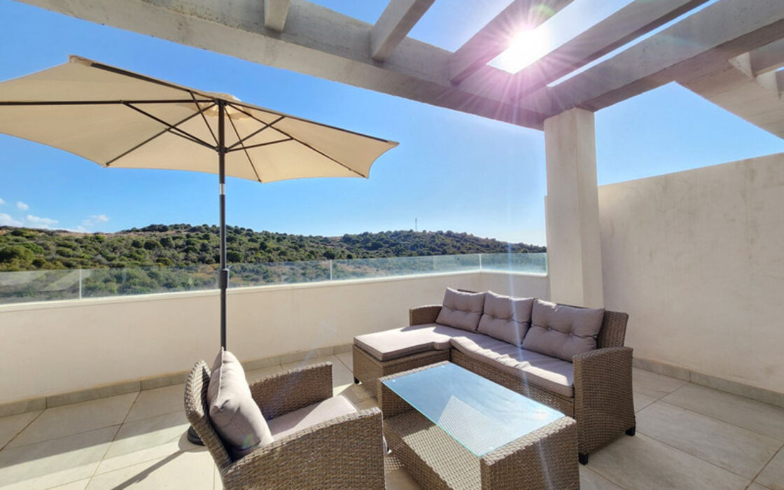 Дуплекс-пентхаус в Эстепоне 177 кв.м с террасой у моря