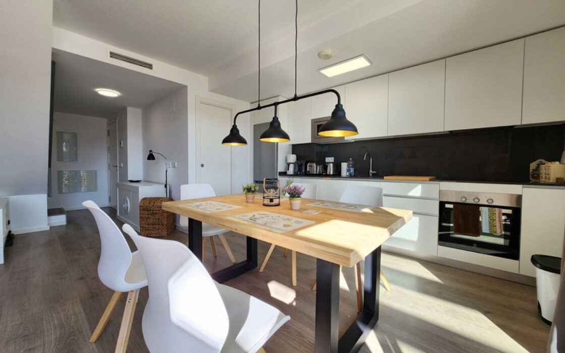 Дуплекс-пентхаус в Эстепоне 177 кв.м с террасой у моря