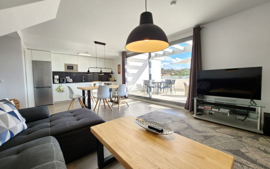 Дуплекс-пентхаус в Эстепоне 177 кв.м с террасой у моря