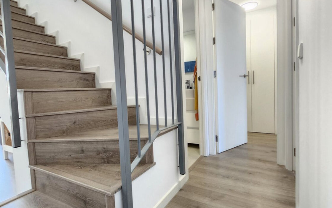 Дуплекс-пентхаус в Эстепоне 177 кв.м с террасой у моря