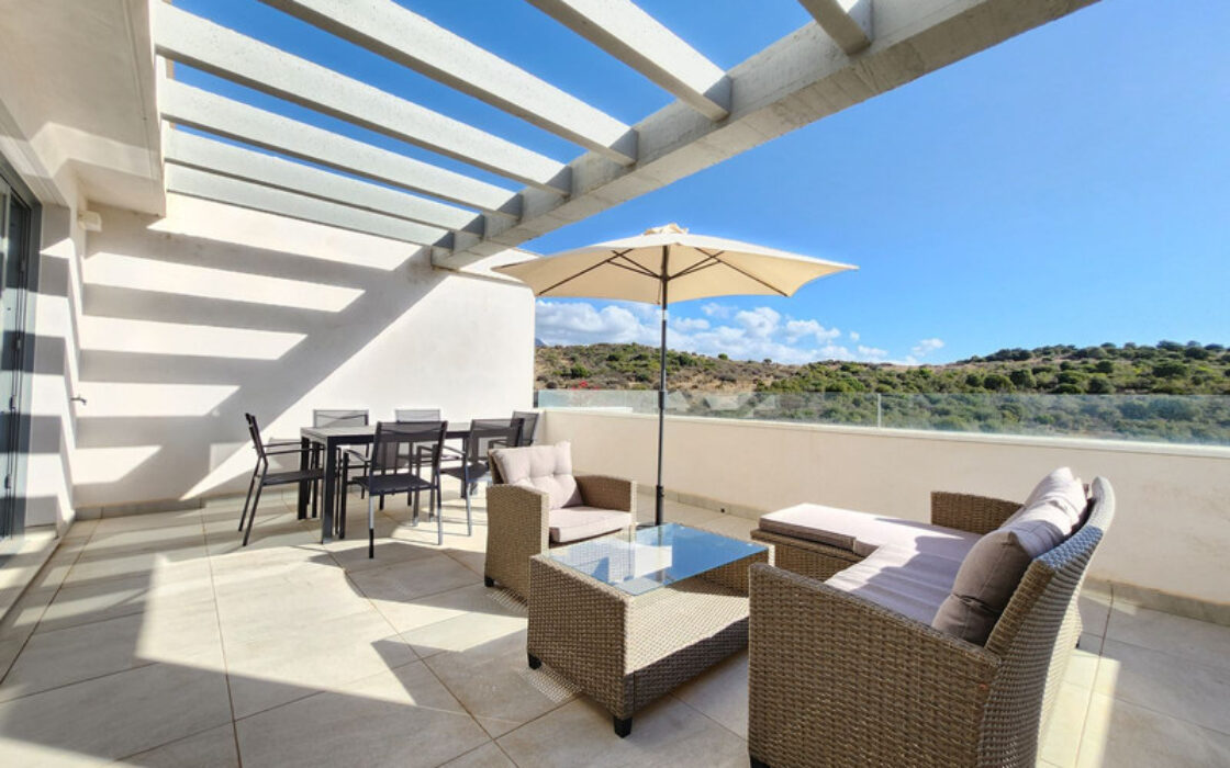 Дуплекс-пентхаус в Эстепоне 177 кв.м с террасой у моря