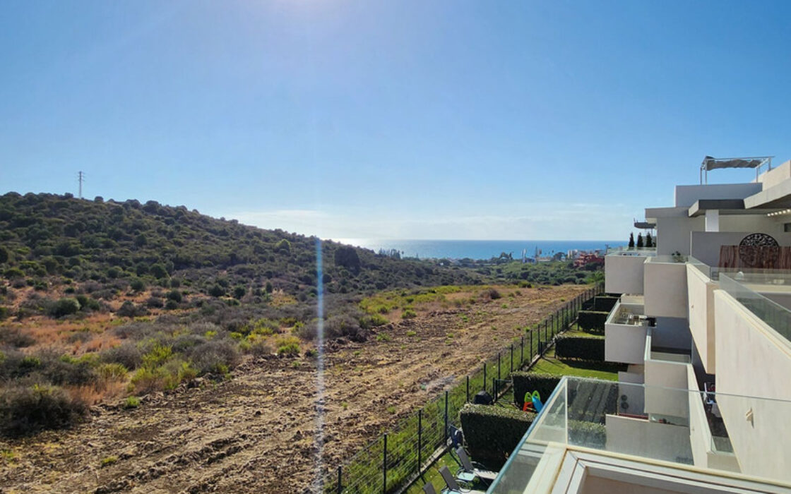 Дуплекс-пентхаус в Эстепоне 177 кв.м с террасой у моря