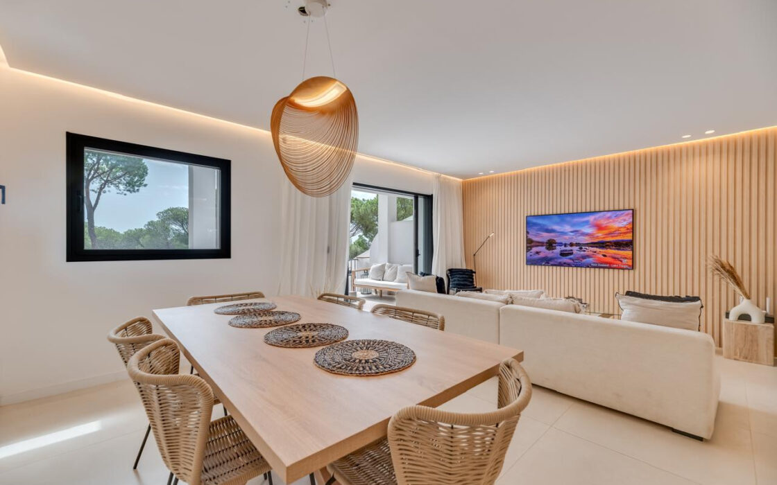 Дуплекс 180 кв.м с террасой в Лос-Пинос-де-Алоха