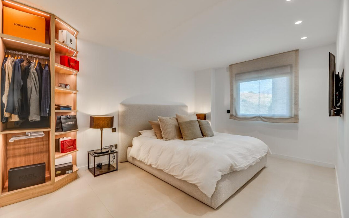 Дуплекс 180 кв.м с террасой в Лос-Пинос-де-Алоха