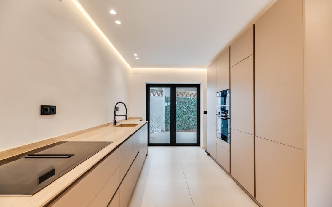 Дуплекс 180 кв.м с террасой в Лос-Пинос-де-Алоха